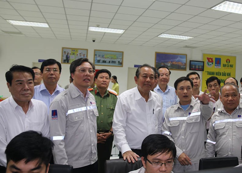 Phó Thủ tướng Trương Hòa Bình tặng quà học sinh nghèo hiếu học - ảnh 4